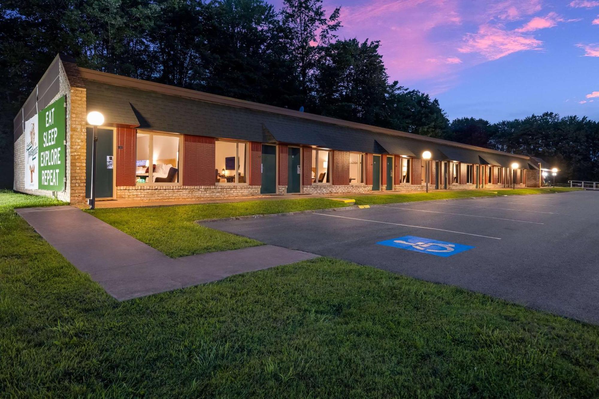 Travelodge By Wyndham Emlenton Экстерьер фото